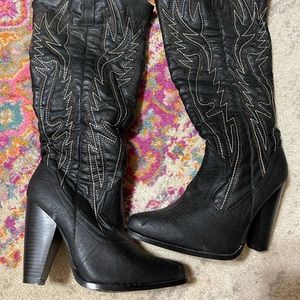 Women’s high heeled Cowgirl Boots